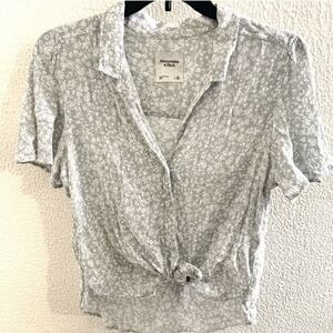 Abercrombie XL Light Sage Green Floral Button Up Top Great Condition!